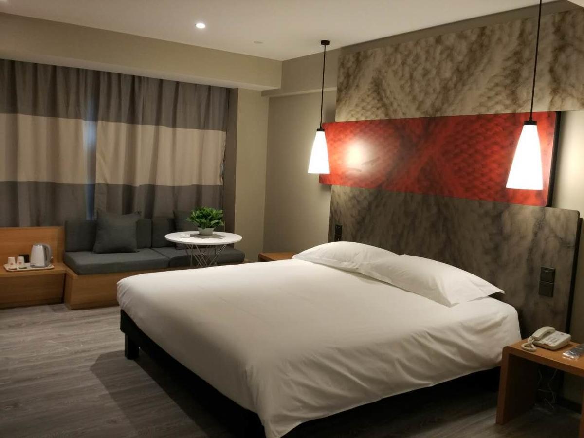 Отель Ibis Chengdu West Jingcui Road Экстерьер фото