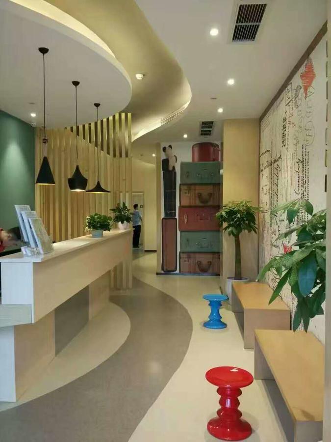 Отель Ibis Chengdu West Jingcui Road Экстерьер фото