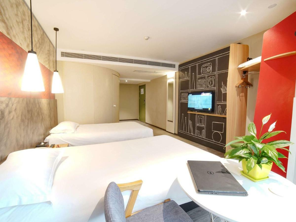 Отель Ibis Chengdu West Jingcui Road Экстерьер фото